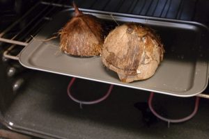 2 Easy Ways To Remove Coconut Flesh From Its Shell (1)