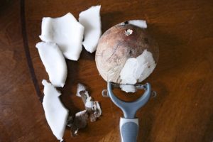 2 Easy Ways To Remove Coconut Flesh From Its Shell (4)