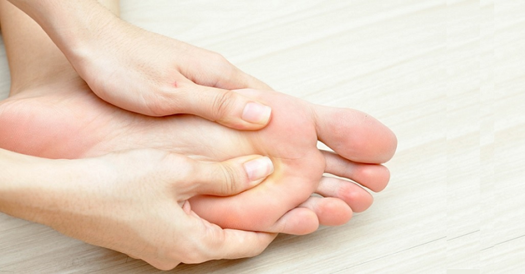 Massage Your Feet Before Going To Bed. Here Is Why It Is So Important!