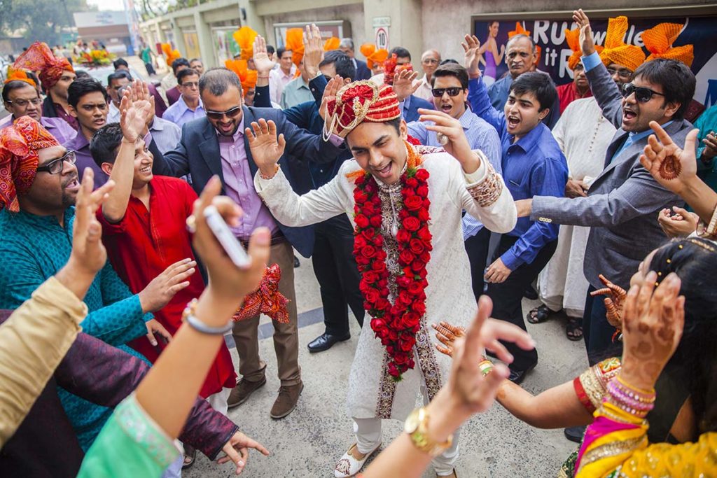WATCH VIDEO 'Desi' Groom In Canada Steals The Show Arriving 