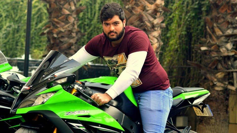 Hinmanshu died after crashing his bike in to wall