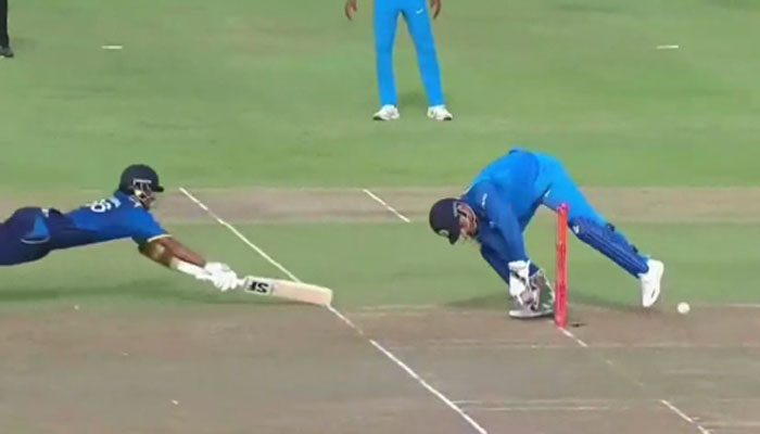 dhoni-blunder