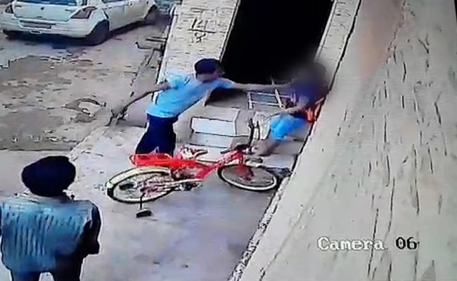 shivpuri-molestation CCTV footage