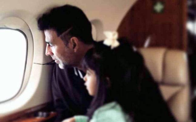 akshay kumar with his daughter viral video