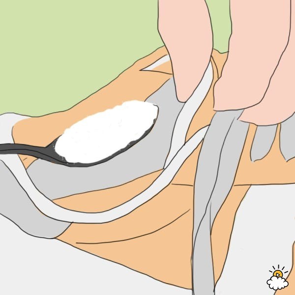 FRESHEN UP SNEAKERS WITH BAKING SODA