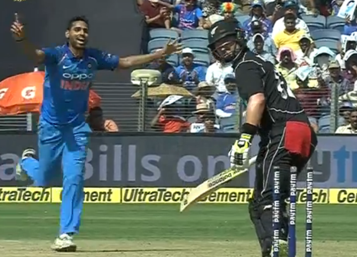 [WATCH] Bhuvaneshwar Kumar Clean Bowls Colin Munro With Brilliant ...