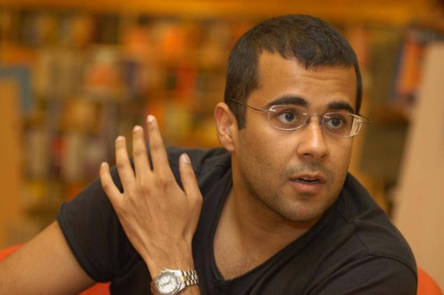 chetan bhagat gets trolled for grammatical mistake