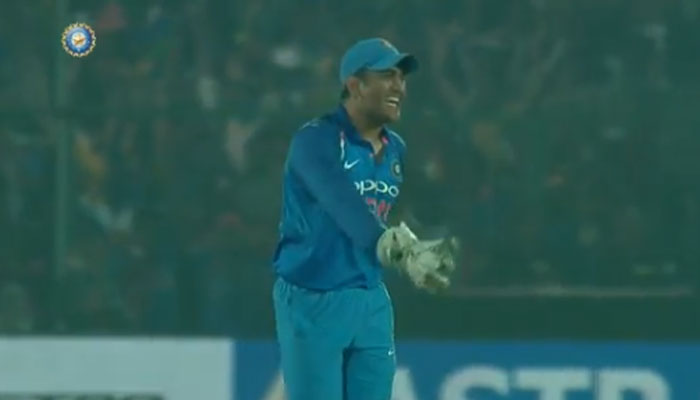 MS Dhoni reaction to Bumrah's throw