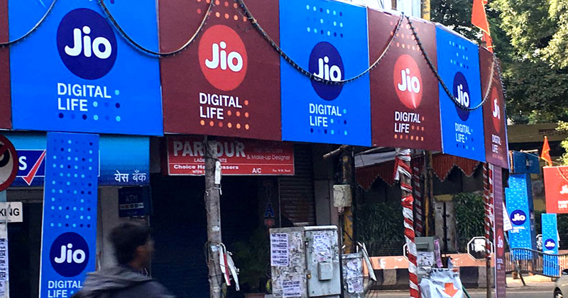jio offers rs 300