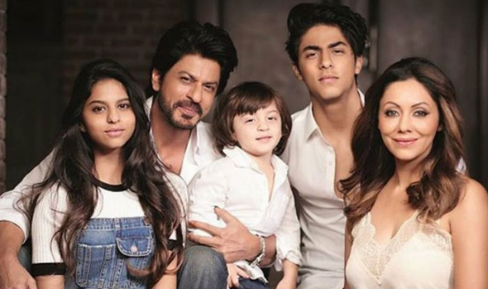 SRK and gauri khan with suhana and abram in vacation