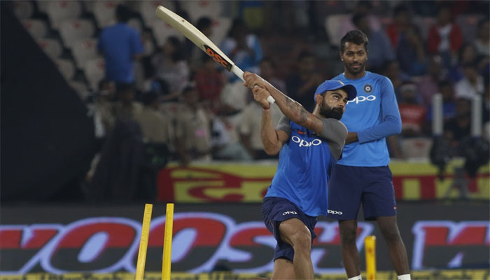 Kohli-left-handed-batting