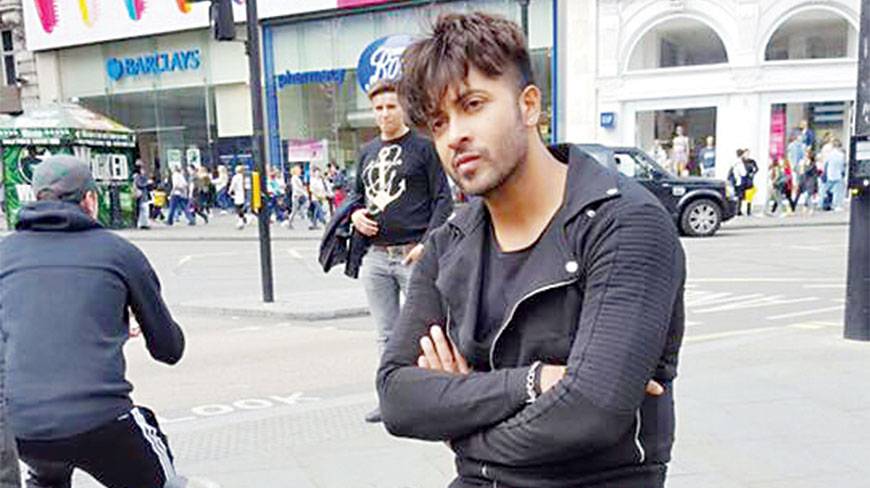 shakib khan sued for using auto driver mobile number