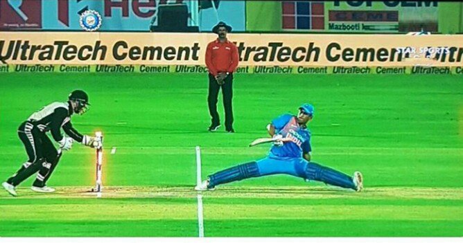 ms dhoni leg stretch