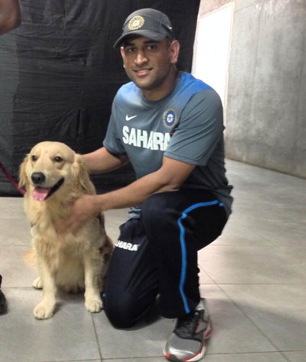MS Dhoni with Police Dog