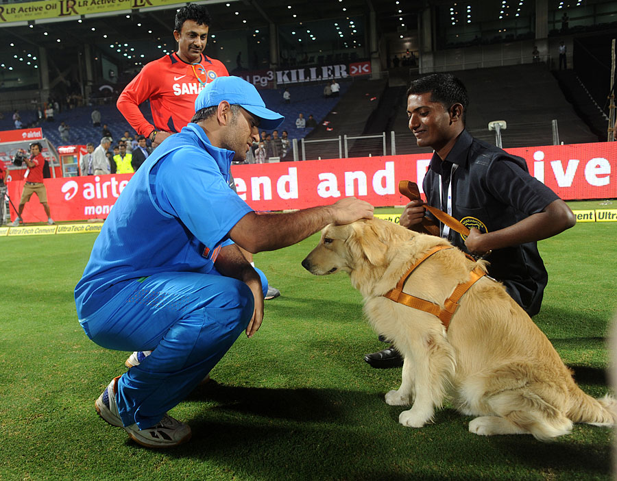 Dhoni with Dog