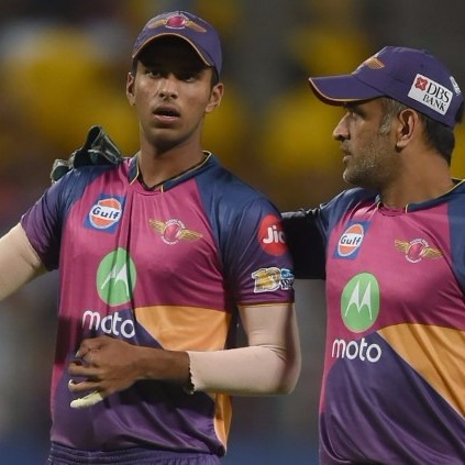 Sundar and Dhoni