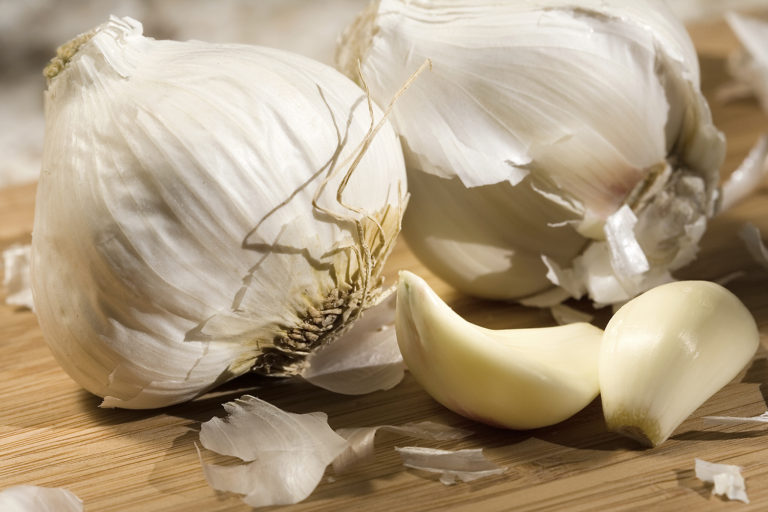 why-people-sleep-with-a-piece-of-garlic-under-your-pillow1