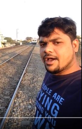 selfie guy dies after hit by hyd metro