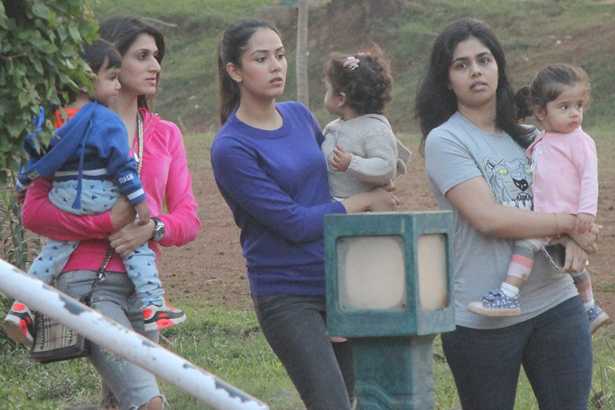 Mira Rajput and her daughter in park