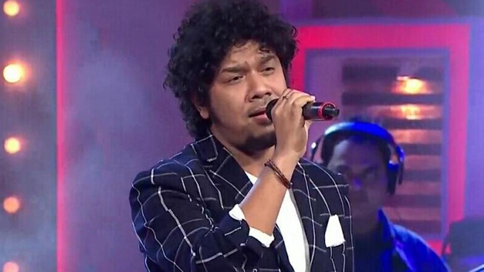 singer papon kisses reality show contenstant minor girl