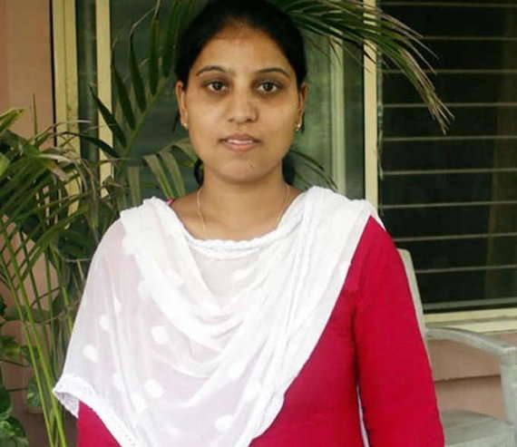 martyrs_wife_nidhi_dubey_becomes_army