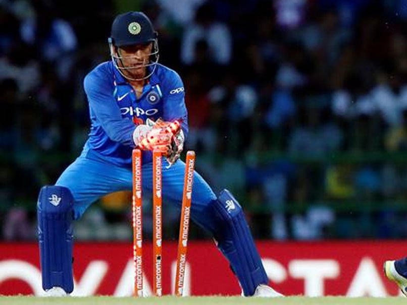ms dhoni voice recorded behind stumps
