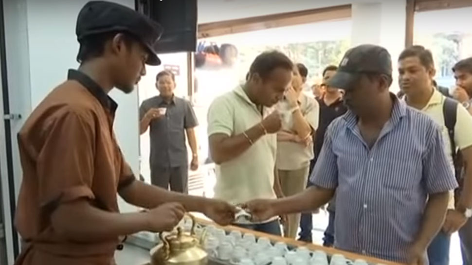 man-earns-12-lakh-per-month-selling-tea