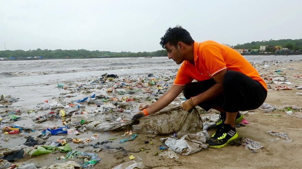 Afroz Shah-Versova-Beach-Cleaning-Campaign