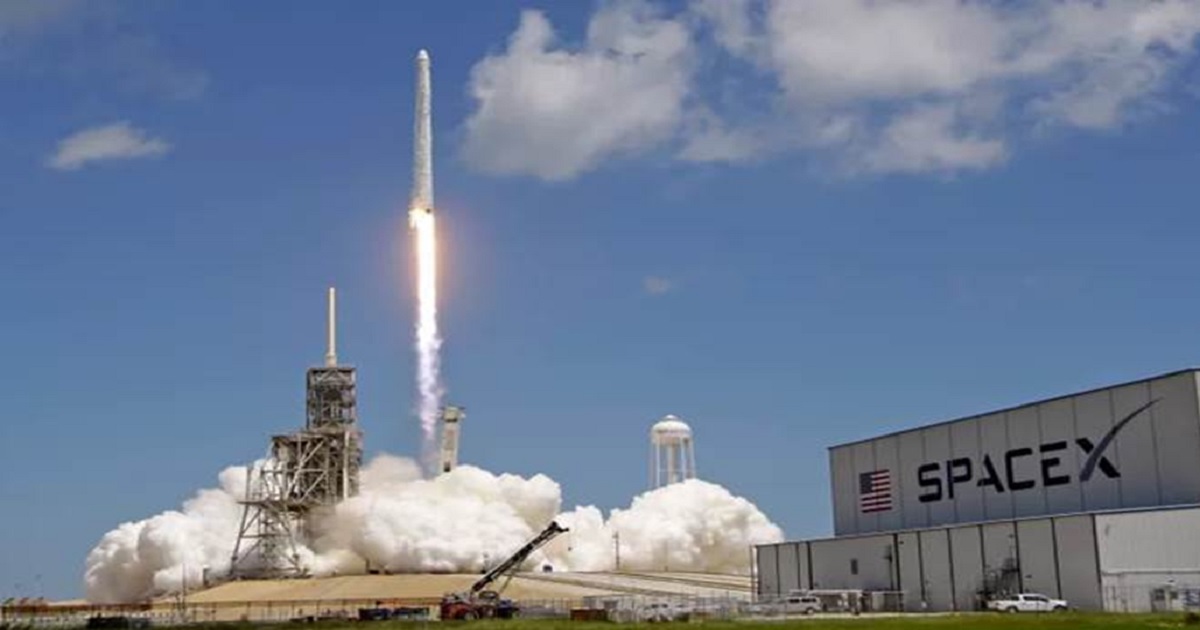 SpaceX Postpones First Commercial Launch of Updated Falcon 9 Rocket