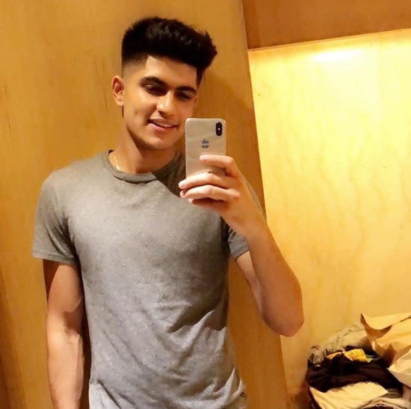 Suhana Khan Is Having A Crush On This Young KKR Cricketer?