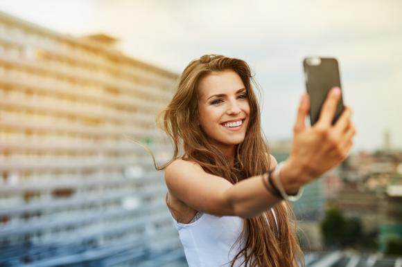 Taking Too Many Selfies Is Bad For Teenagers Health These Days
