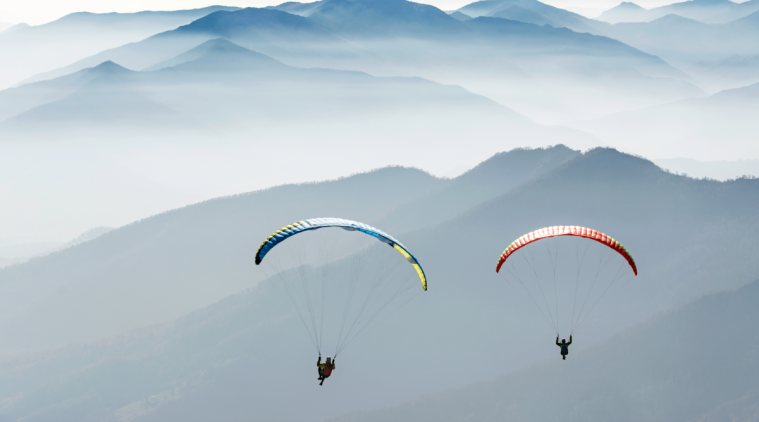 Hero pilot saves man after paraglider rope snaps mid air, Kalimpong, West Bengal, West Bengal paragliding accident, paraglider rope breaks, paragliding video, viral video paraglider snaps, paragliding, adventure sports, viral video, 