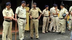 5 men were arrested for robbing a son and killing his father in Maharashtra