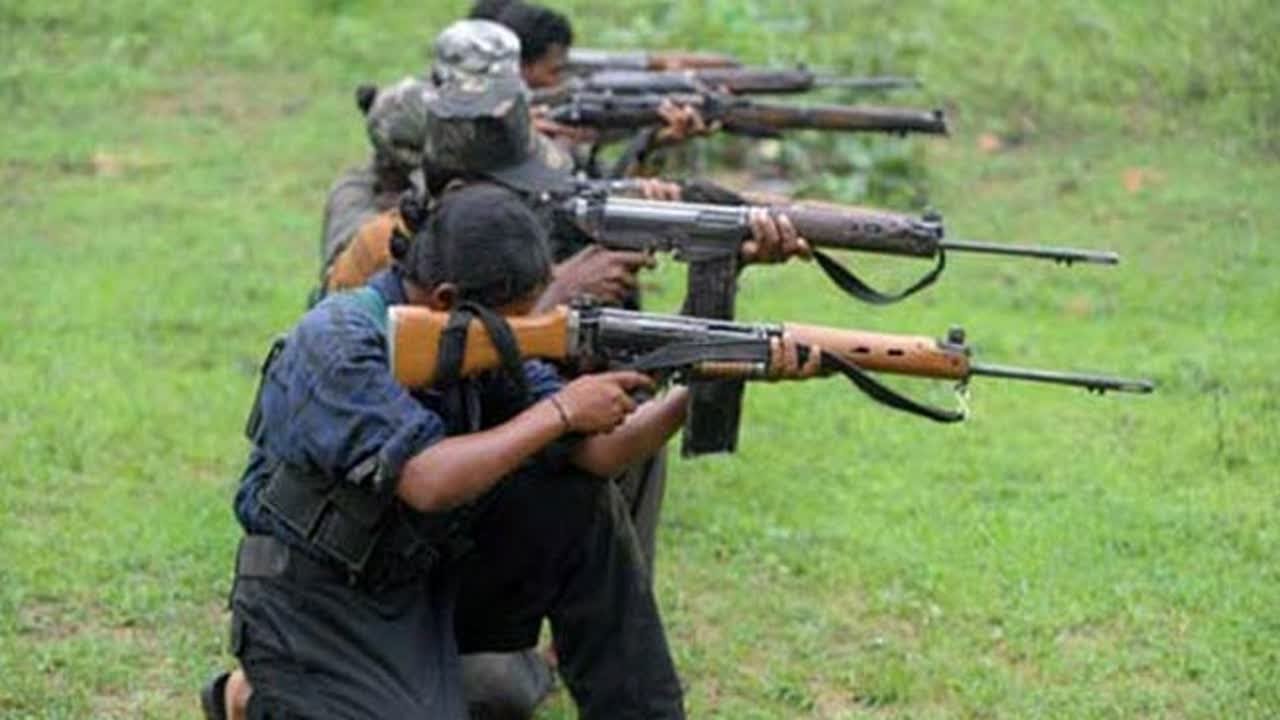 3 Suspected informants were dragged out of their houses and killed by the Naxals