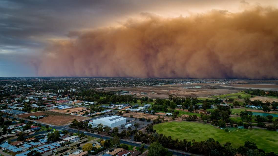 massive-dust-storm-brings-total-darkness-into-mildura