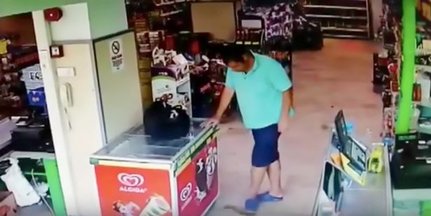 Turkish Shopper Poos Himself While Shopping And Tries To Hide Poop ...