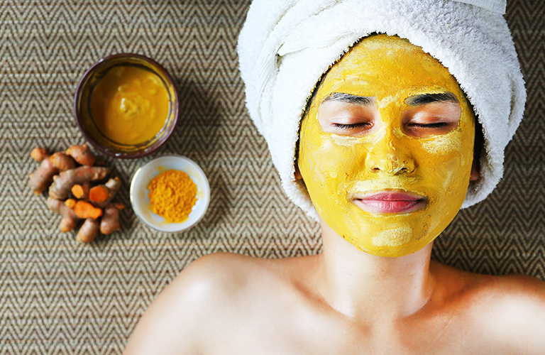 5 Ways To Use Turmeric To Get Rid Of Acne, Dark Spots, Pimples, And
