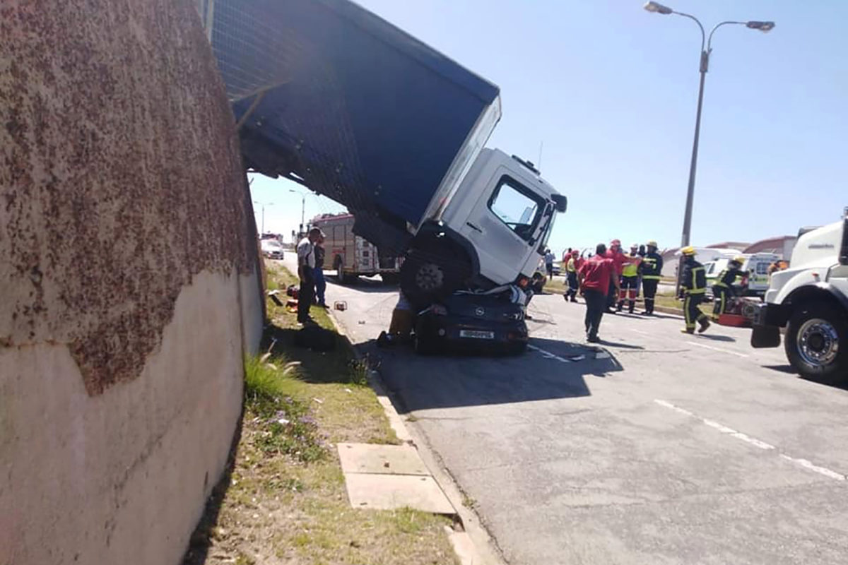 “lucky To Be Alive” 26 Year Old South African Woman Survives After Runaway Truck Flattens Her Car 6892