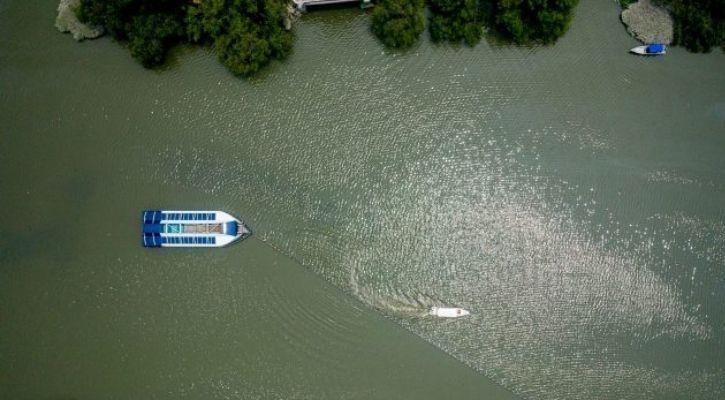 A Solar Powered Boats Will Clean 2.4 Million Tons Of Waste From Rivers to Save Our Planet 