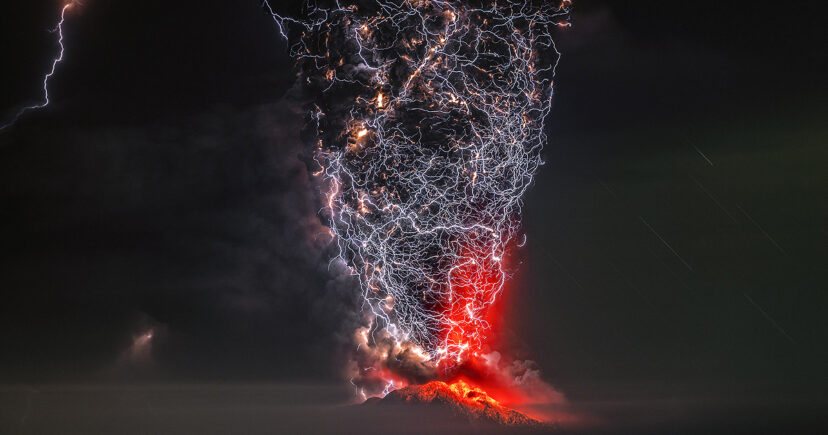 Amazing Volcano Lightning Storm Picture Wins The “Perfect Moment” Contest