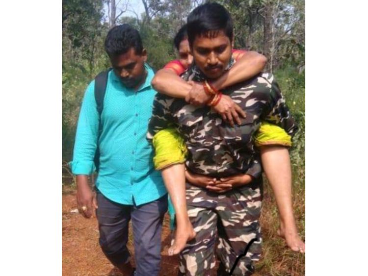 Muslim Police Officer Carries Hindu Woman On His Back For 6 Kilometers ...